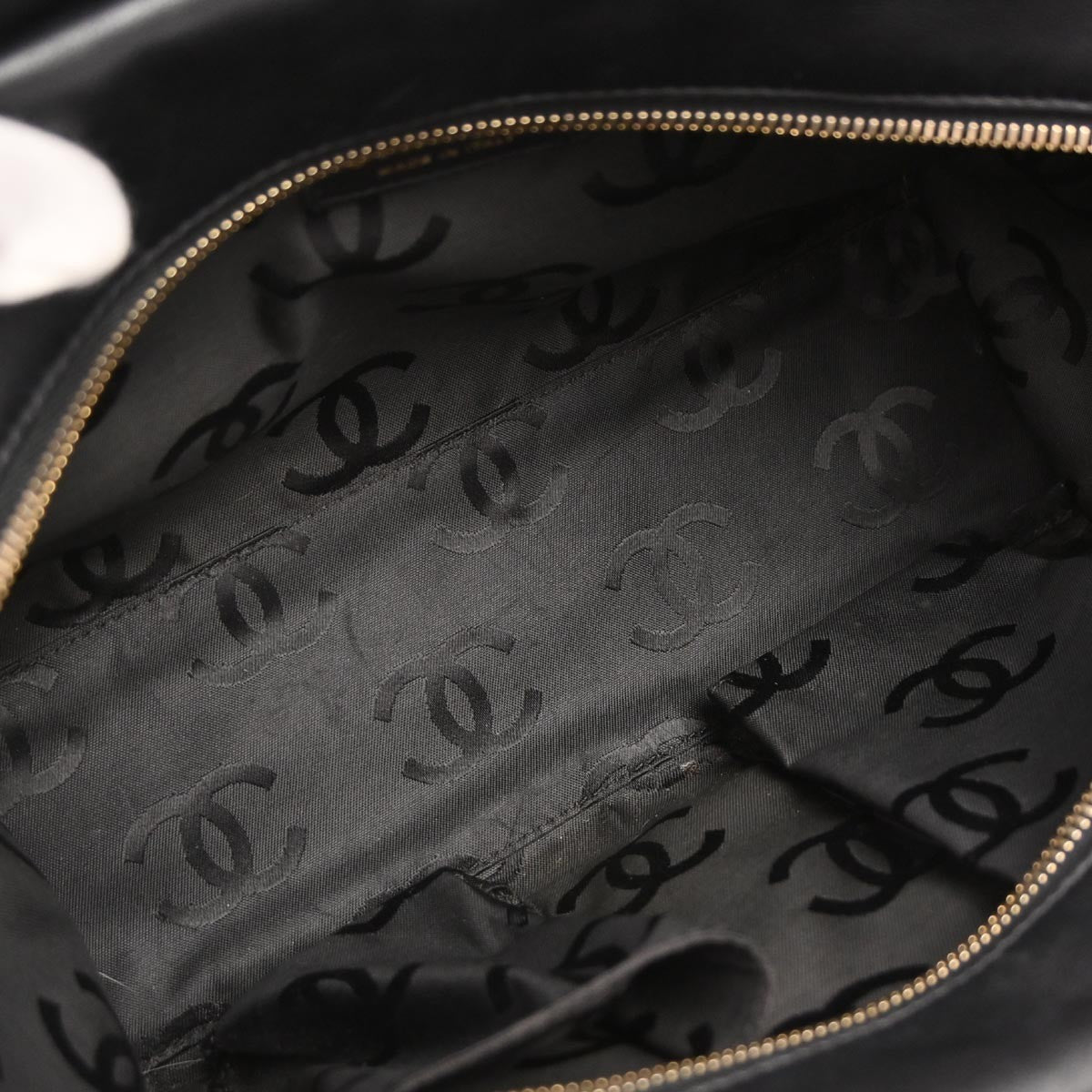 Chanel Surpique Tote Quilted Leather Vintage Bag Black Gold Hardware Medium